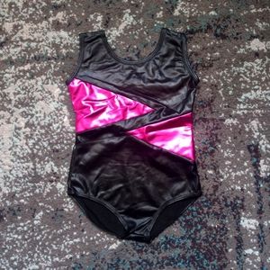 Leotard - Young girl . size 130. Black and Pink. Dance and gymnastics